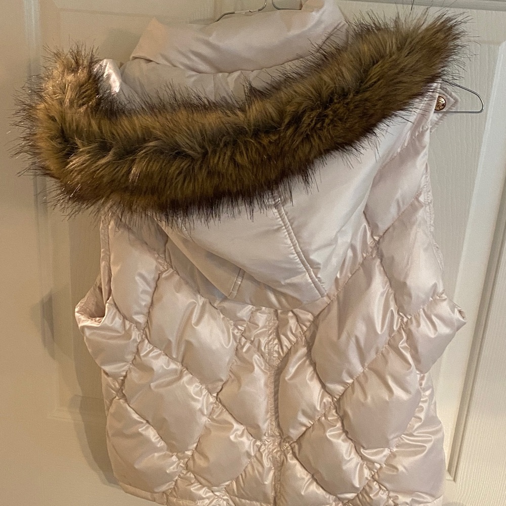 Guess Cream Puffer Vest with Faux Fur Trim - Picture 11 of 13